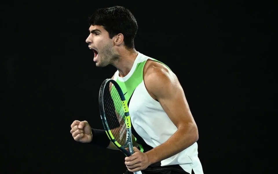 Alcaraz hạ Djokovic, lần đầu vô địch Australia Mở rộng